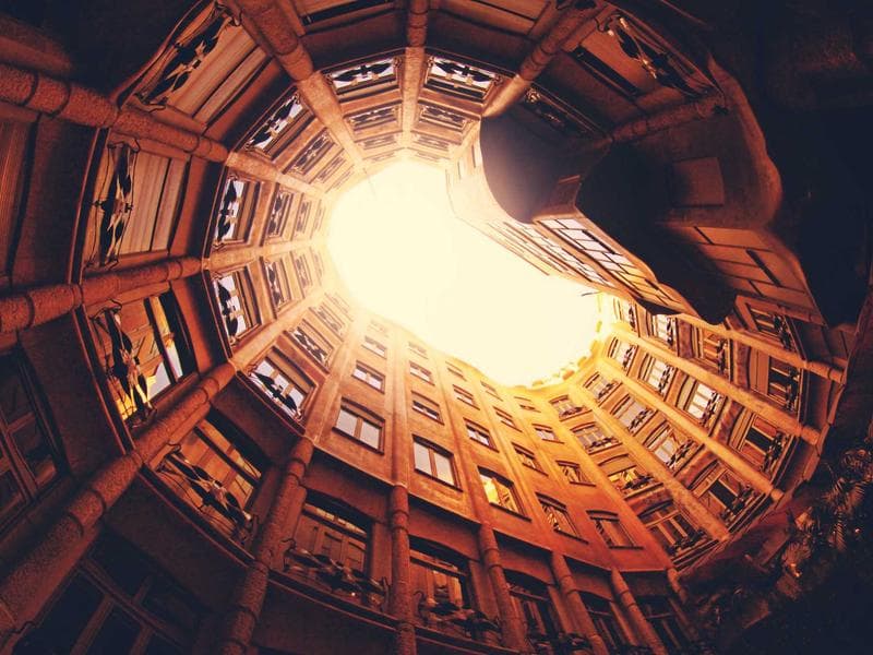 StoryDragon: Generative Infinite Storyteller
